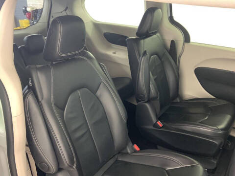 2022 Chrysler Pacifica Hybrid Touring L