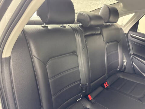 2019 Volkswagen Passat SE R-Line