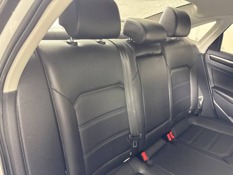 2019 Volkswagen Passat SE R-Line