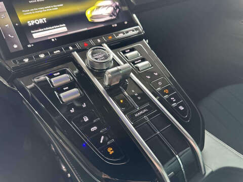 2025 Aston Martin Vantage