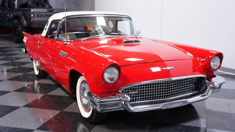 1957 Ford Thunderbird