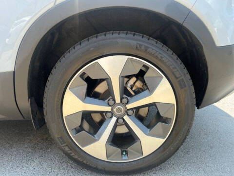 2024 Volvo XC40 B5 Plus Bright Theme