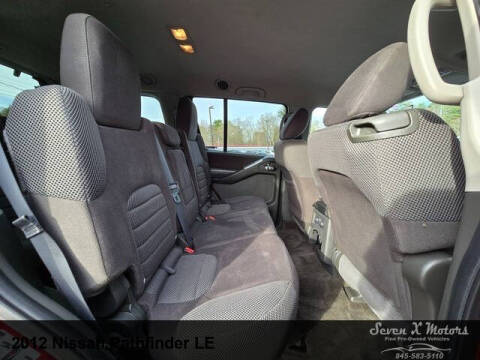 2012 Nissan Pathfinder LE