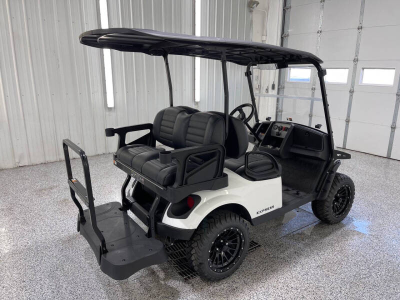 2025 E-Z-GO Express S4 Gas