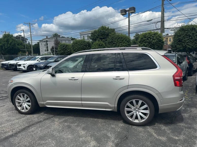 2016 Volvo XC90 T6 Momentum