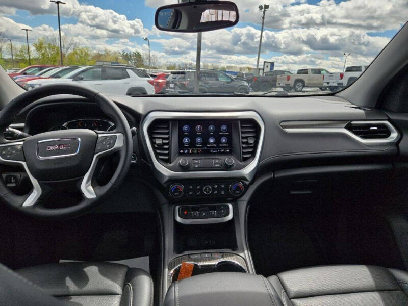 2023 GMC Acadia SLT