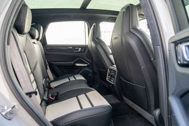 2022 Porsche Cayenne 47
