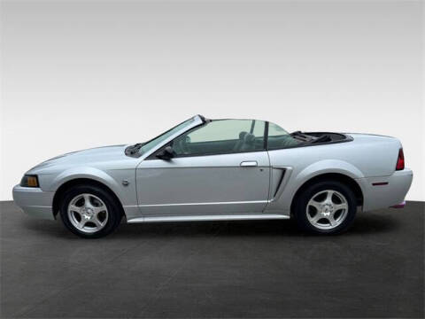 2004 Ford Mustang Deluxe