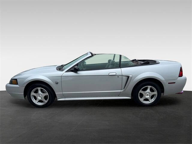 2004 Ford Mustang Deluxe