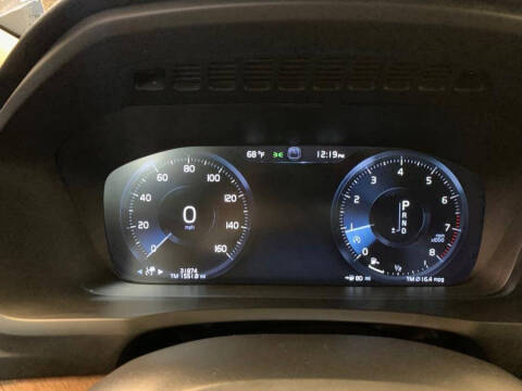 2022 Volvo XC90 T6 Momentum 7-Passenger