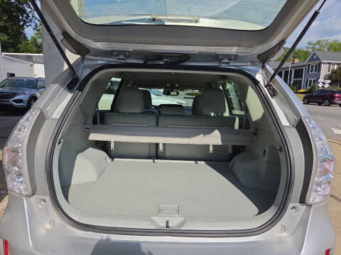 2014 Toyota Prius v Five