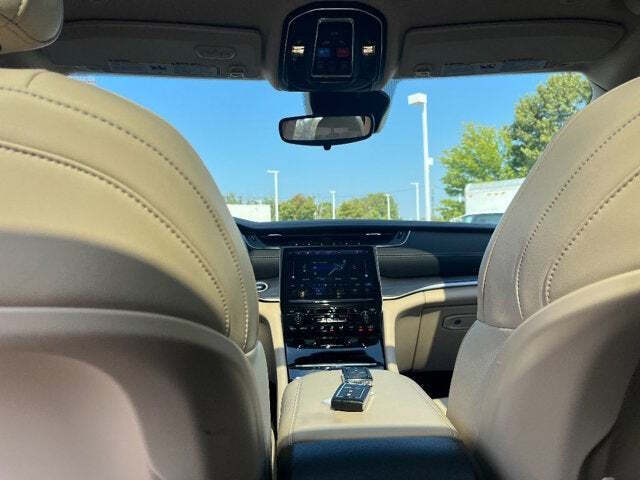 2022 Jeep Grand Cherokee 32