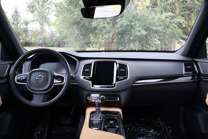 2018 Volvo XC90 T6 Momentum