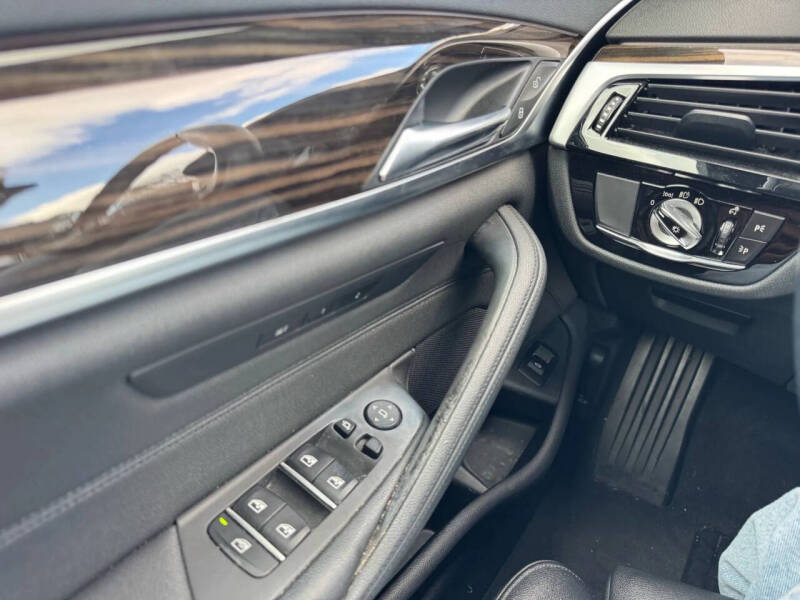 2019 BMW 5 Series 530i