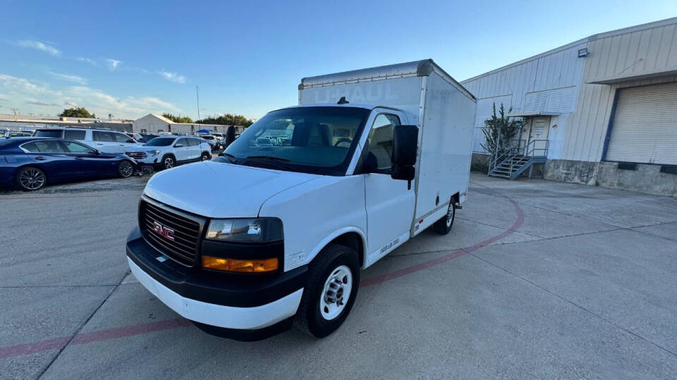 2021 GMC Savana Cutaway Work Van's photo