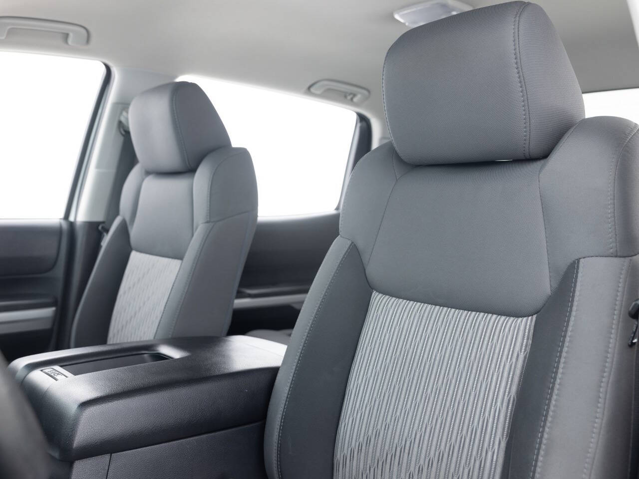 Used Car 2017 Toyota Tundra  Sr5 4x4 4dr Crewmax Cab Pickup Sb (5.7l V8 Ffv) For Sale Under $30,000 In Coal City, Illinois