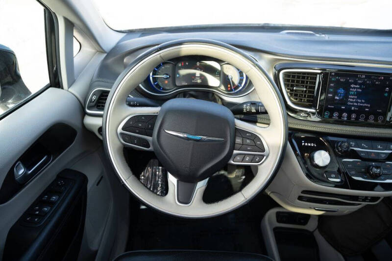 2018 Chrysler Pacifica Hybrid Limited