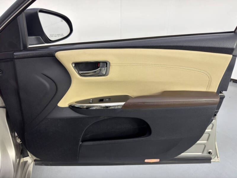 2013 Toyota Avalon XLE