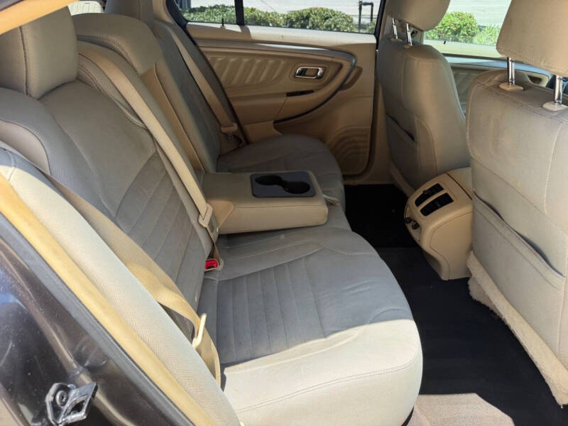 2015 Ford Taurus SE