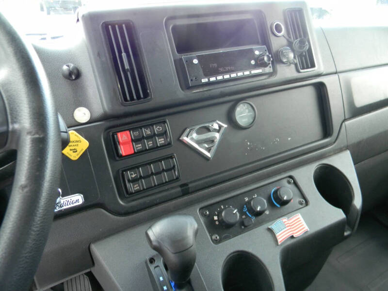 2025 Freightliner M2 106