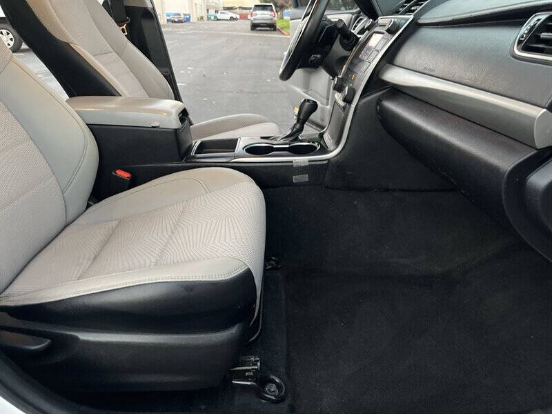 2017 Toyota Camry SE