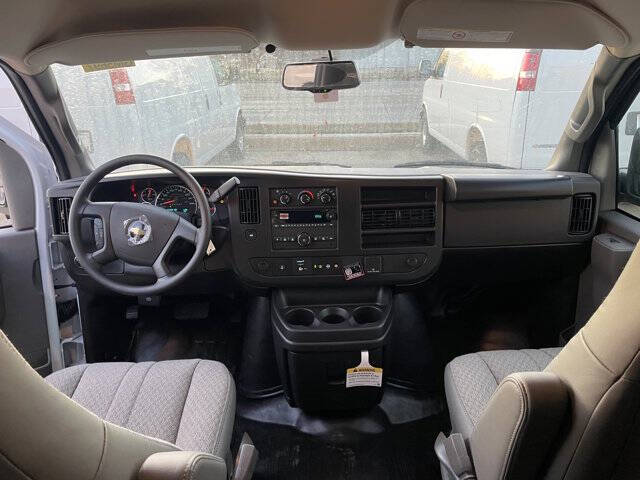 2025 Chevrolet Express 2500