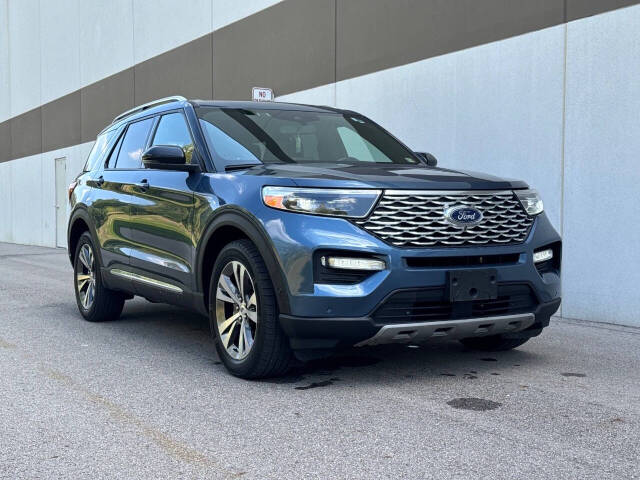 2020 Ford Explorer Platinum's photo
