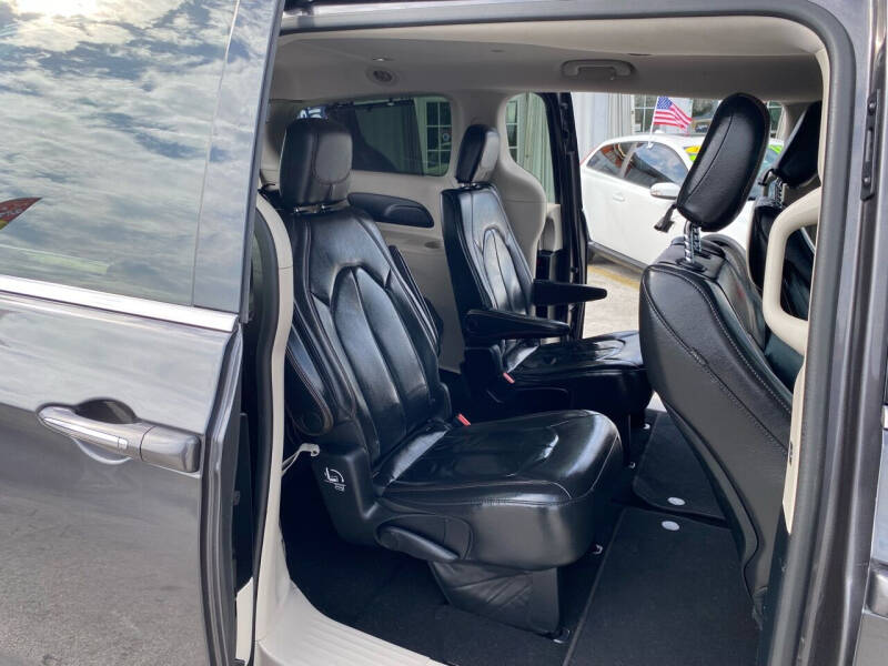 2017 Chrysler Pacifica Touring Plus