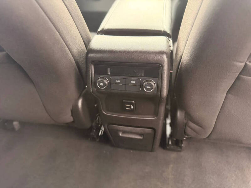 2017 GMC Acadia SLE-1