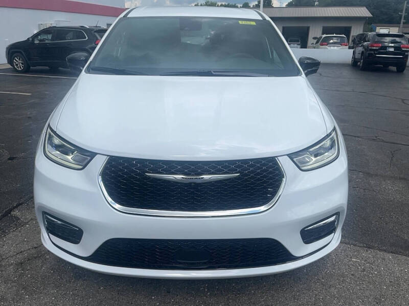 2026 Chrysler Pacifica Select