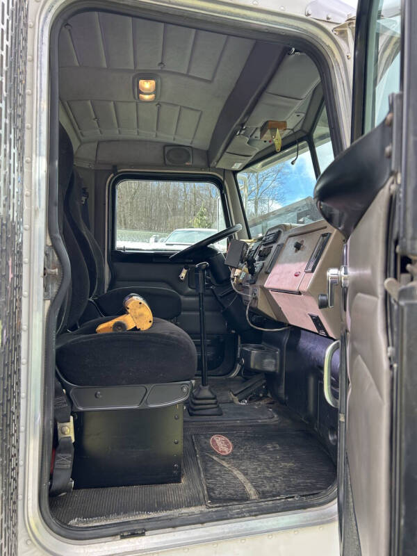 2006 Peterbilt 335 Mechanic's Truck