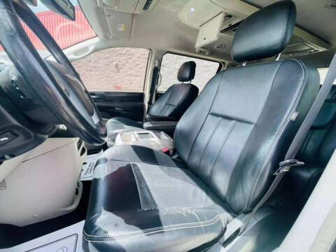 2013 Chrysler Town and Country Touring-L