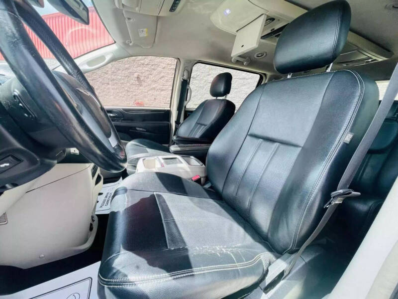 2013 Chrysler Town and Country Touring-L