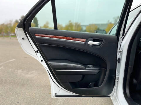 2012 Chrysler 300 Limited