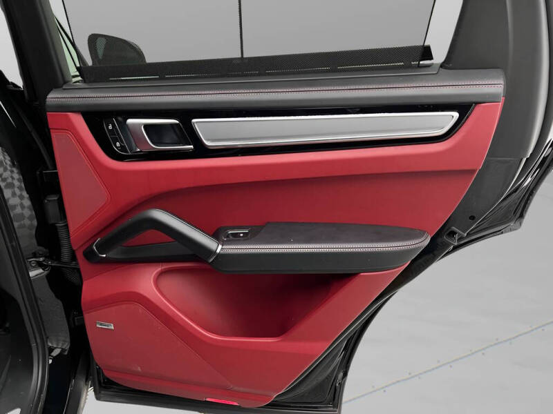 2023 Porsche Cayenne Coupe Platinum Edition
