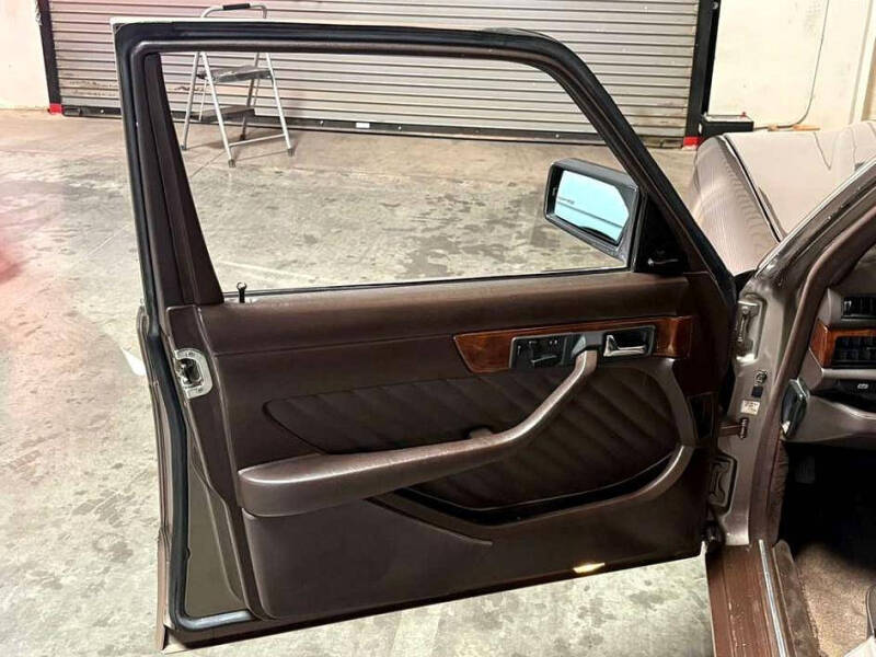 1991 Mercedes-Benz 560-Class 560 SEL