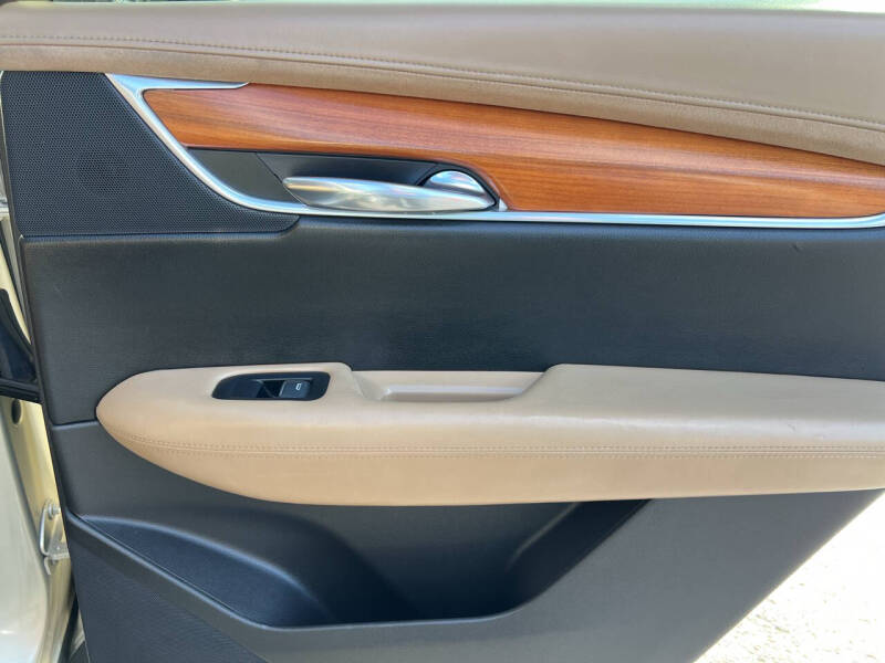 2017 Cadillac XT5 Platinum