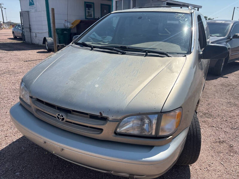 2000 Toyota Sienna LE's photo