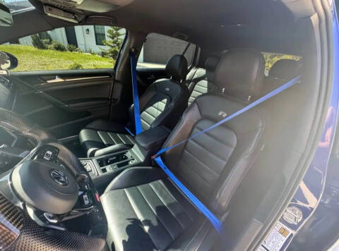 2017 Volkswagen Golf R 4Motion