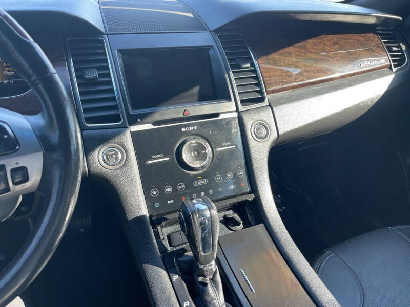 2017 Ford Taurus Limited