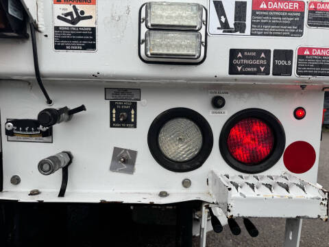 2018 Freightliner M2 106