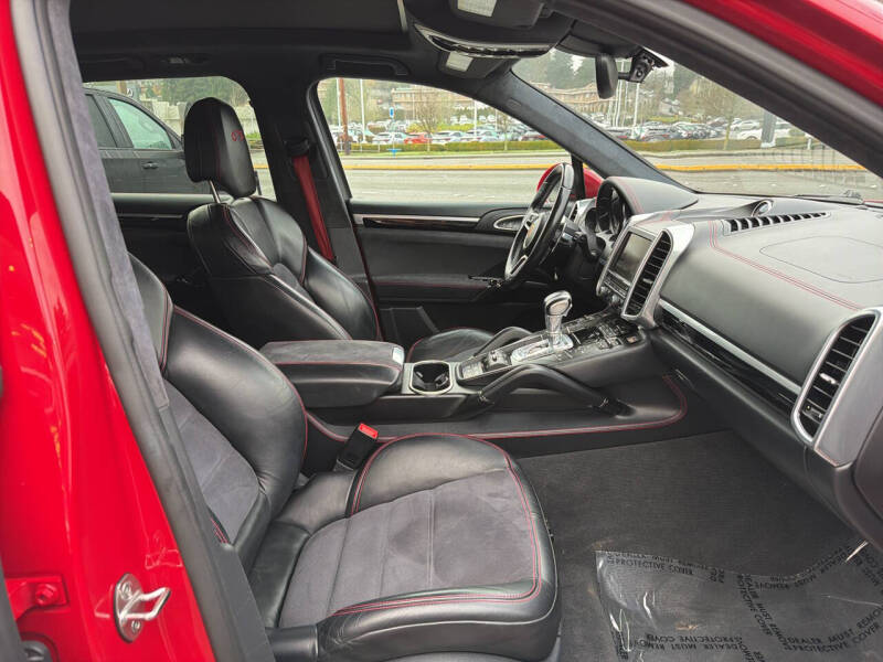 2016 Porsche Cayenne GTS