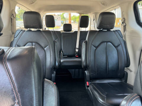 2017 Chrysler Pacifica Touring-L