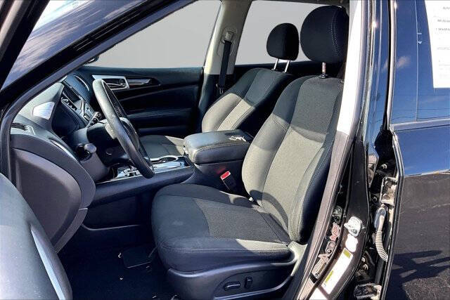 2020 Nissan Pathfinder SV