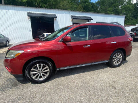 2014 Nissan Pathfinder for sale at Monroe Auto's, LLC in Parsons TN
