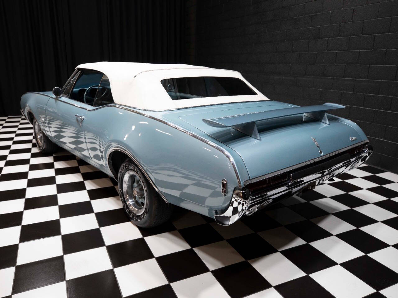1968 Oldsmobile Cutlass 21