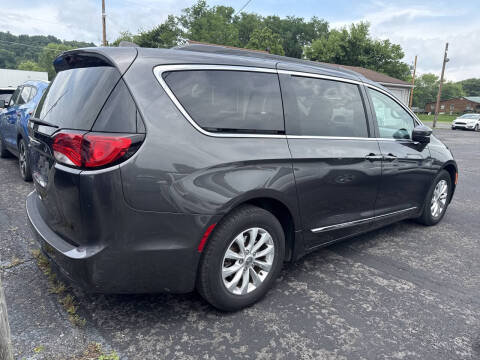 2017 Chrysler Pacifica Touring-L