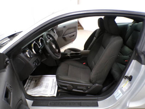 2005 Ford Mustang V6 Deluxe