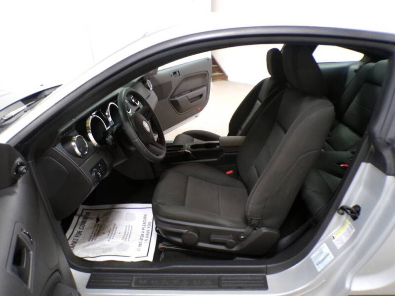 2005 Ford Mustang V6 Deluxe