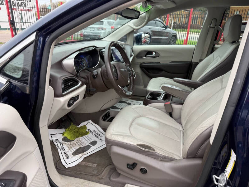 2017 Chrysler Pacifica Touring-L